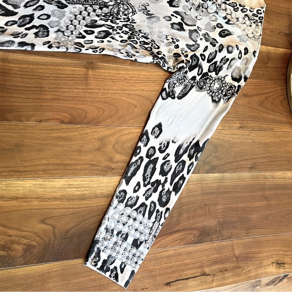 Cyrus Mid Weight V-Neck Sweater - Size XL - Picture 5 of 8